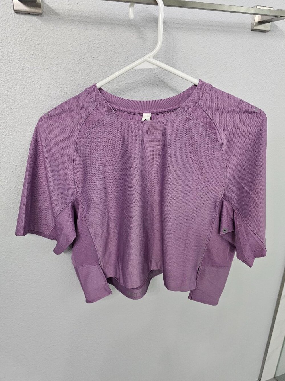 Lululemon Cropped Tee - Size 6
